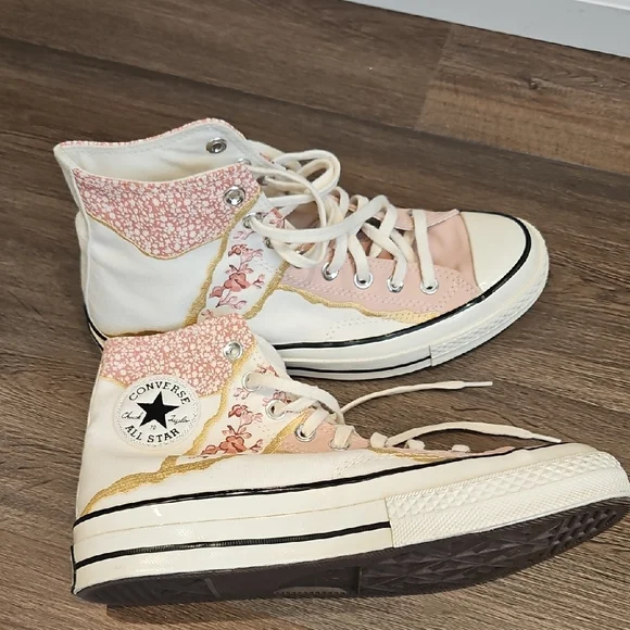 Converse Women's 70 CHUCK TAYLOR Metallic High Top Cream and Light Pink Floral - Picture 1 of 12